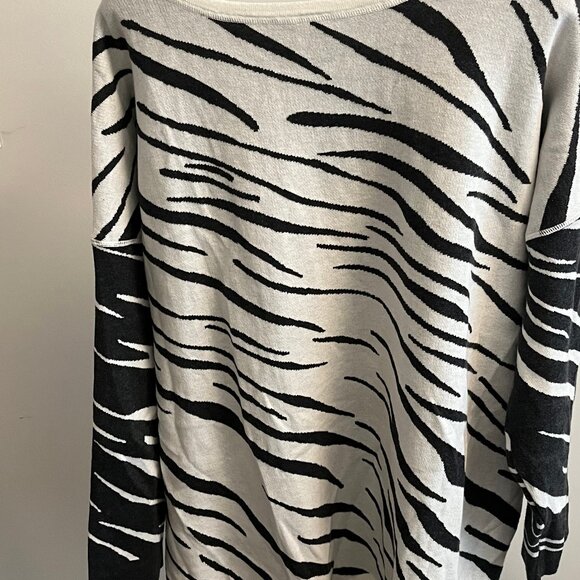 Woman's Tribal Zebra Sweater- 2XL - Picture 3 of 4